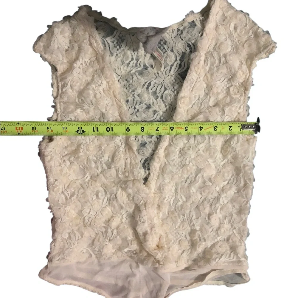 Free People intimately Free 2 Haute 2 Handle cream ruffled plunge front Bodysuit - Picture 7 of 7